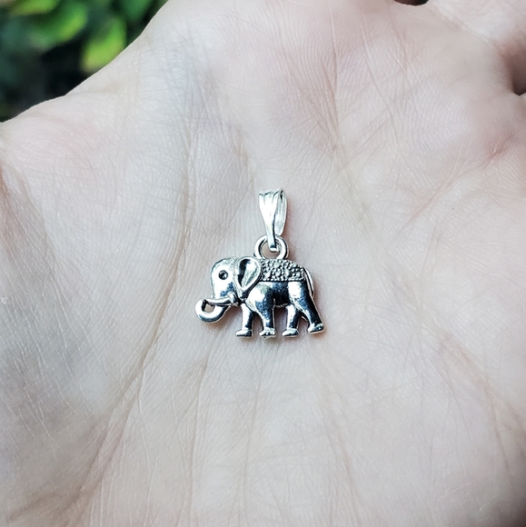 New Tiny Silver Elephant Charm - Picture 2 of 9